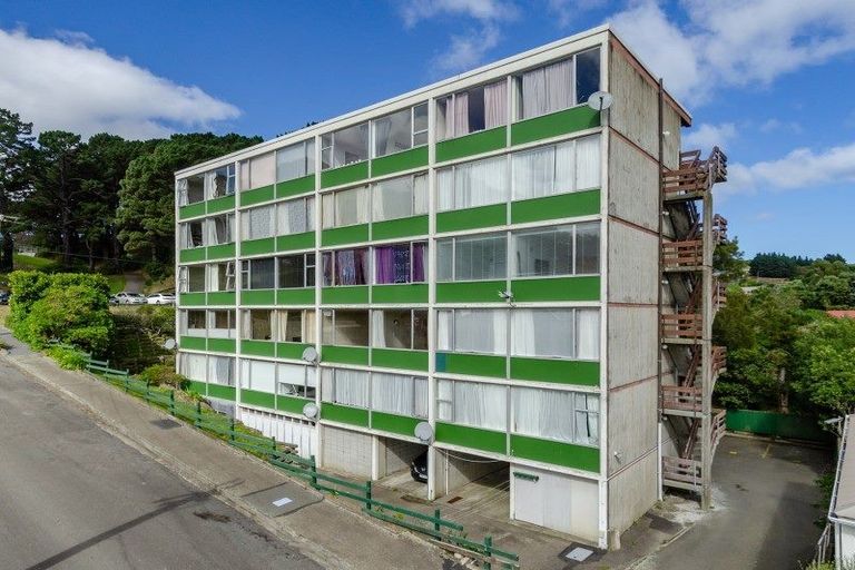 Photo of property in Beresford Apartments, 16/118u Russell Terrace, Berhampore, Wellington, 6023
