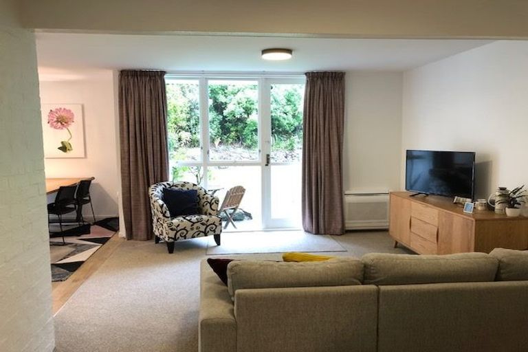 Photo of property in 141 Churton Drive, Churton Park, Wellington, 6037