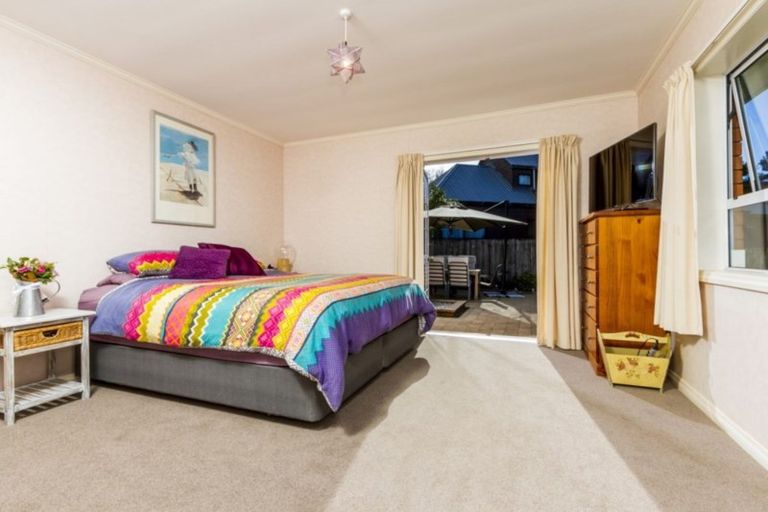 Photo of property in 8 Highwood Grove, Torbay, Auckland, 0630