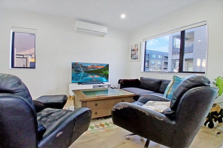 Photo of property in 18 Eileen Newey Place, Henderson, Auckland, 0612