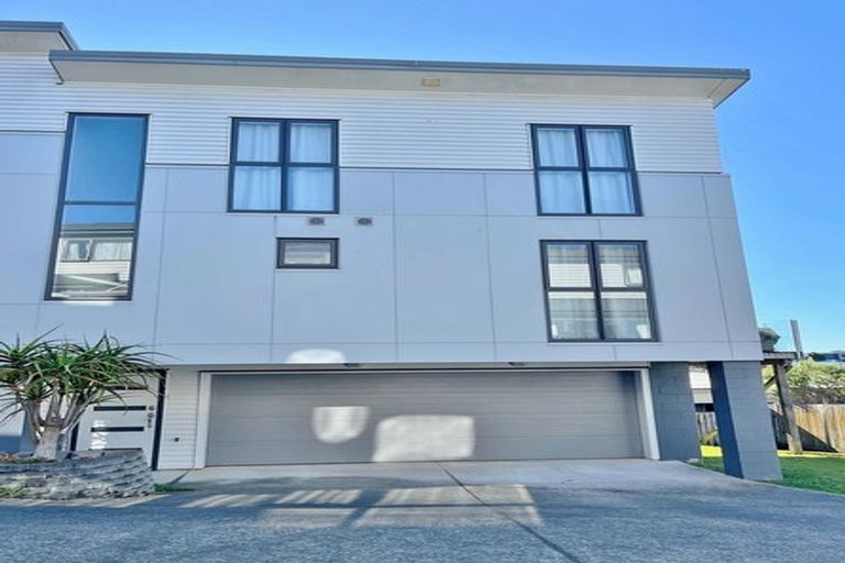 Photo of property in 16a Woodall Place, Totara Vale, Auckland, 0627