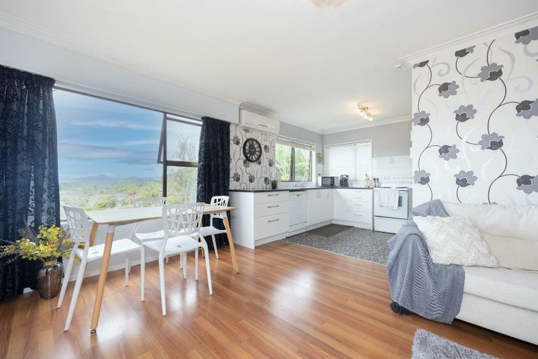 Photo of property in 2/48 Hogans Road, Glenfield, Auckland, 0629