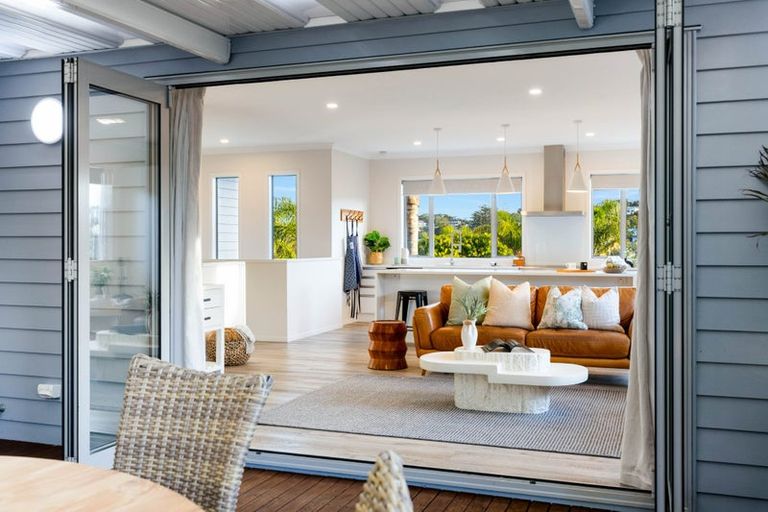 Photo of property in 6 Andre Rise, Stanmore Bay, Whangaparaoa, 0932