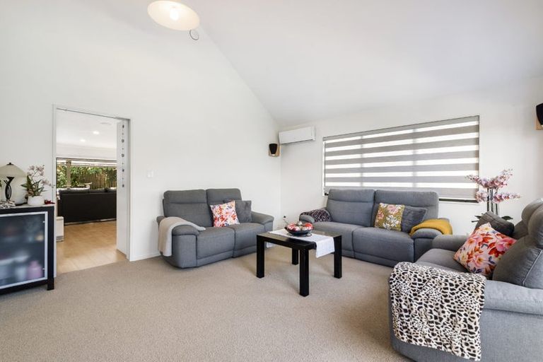 Photo of property in 7 Emerald Way, Rosedale, Auckland, 0632