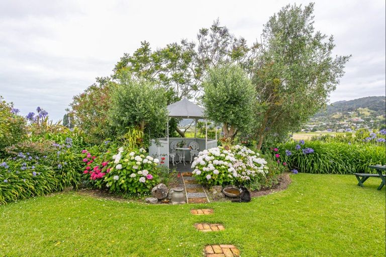 Photo of property in Cotswold Cottage B & B, 46 Maramarahi Road, Thames, 3578