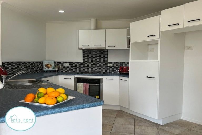 Photo of property in 60 Sheriff Place, Randwick Park, Auckland, 2105