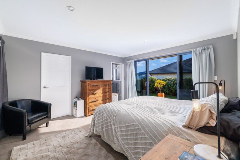 Photo of property in 24 Foresters Crescent, Parklands, Christchurch, 8083