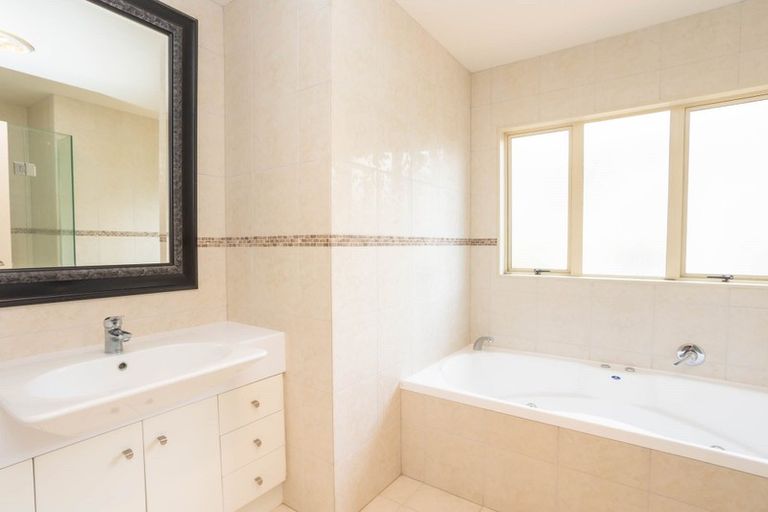 Photo of property in 40 Monte Cassino Place, Birkdale, Auckland, 0626