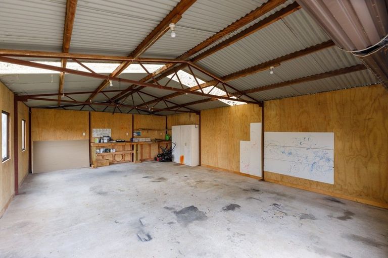 Photo of property in 42 Heta Road, Highlands Park, New Plymouth, 4312