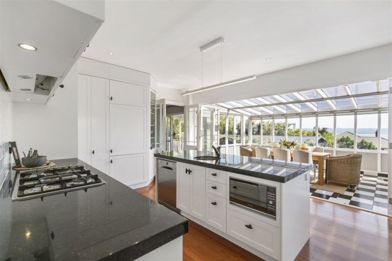 Photo of property in 2 Brassey Road, Birkenhead, Auckland, 0626