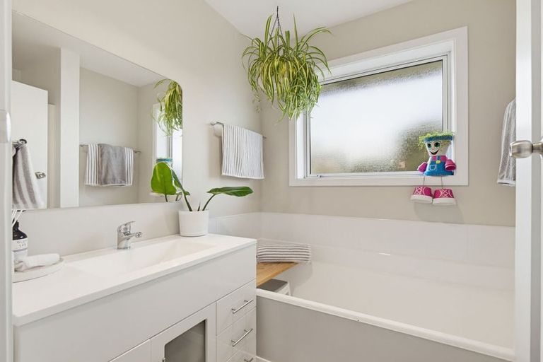 Photo of property in 27 Steele Street, Hornby, Christchurch, 8042