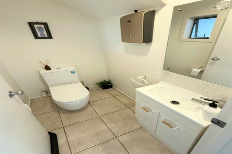 Photo of property in 1/86 Fernhill Way, Oteha, Auckland, 0632