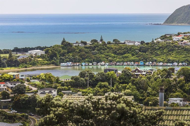 Photo of property in 22 Mercury Way, Whitby, Porirua, 5024