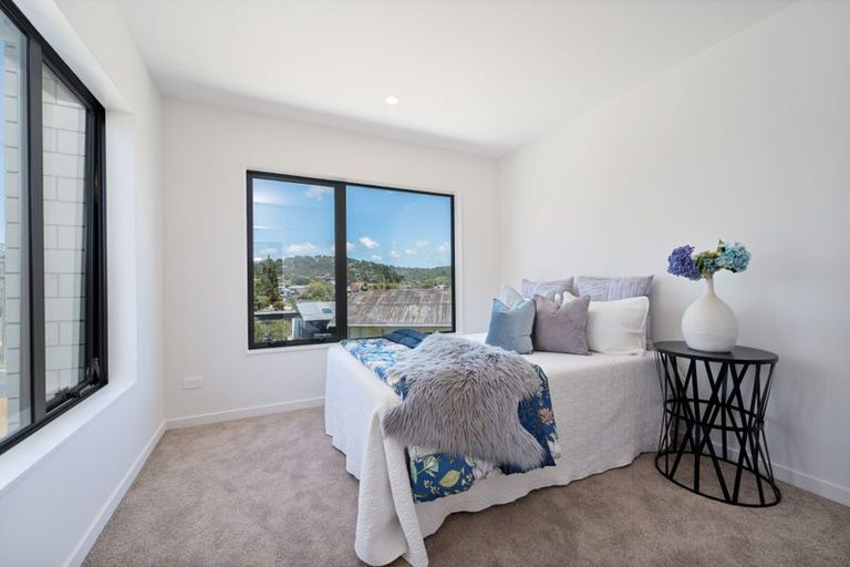 Photo of property in 21a Barron Drive, Green Bay, Auckland, 0604
