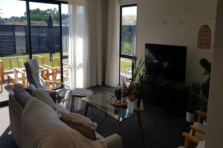 Photo of property in 12 Mccahon Drive, Rangiora, 7400