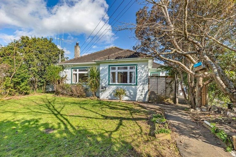 Photo of property in 13 Kings Drive, Levin, 5510