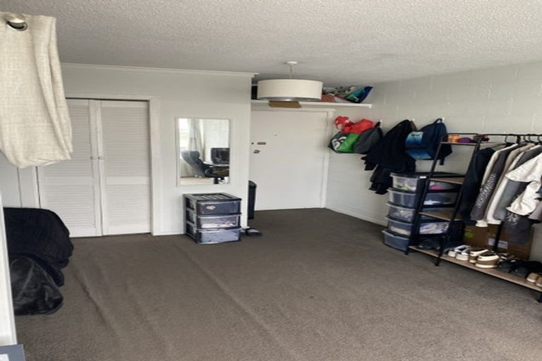 Photo of property in Churchill Flats, 213 The Terrace, Wellington Central, Wellington, 6011