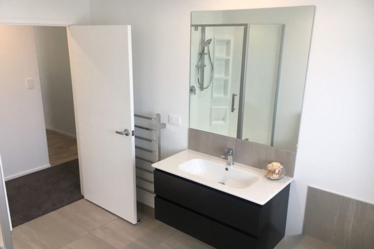 Photo of property in 19 Papa Orchard Drive, Kumeu, 0810