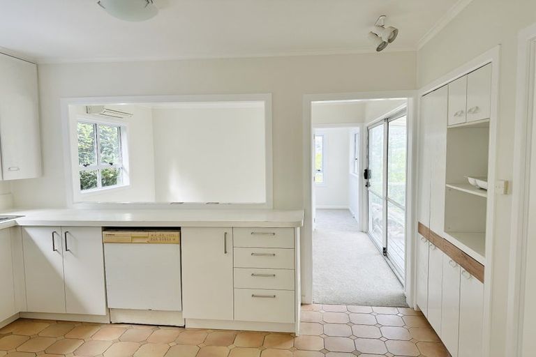 Photo of property in 530 Beach Road, Murrays Bay, Auckland, 0630
