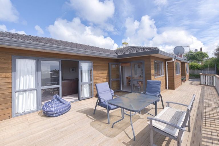 Photo of property in 2/310 Wairau Road, Glenfield, Auckland, 0629