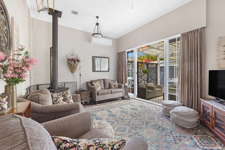 Photo of property in 21 Portia Street, Stratford, 4332