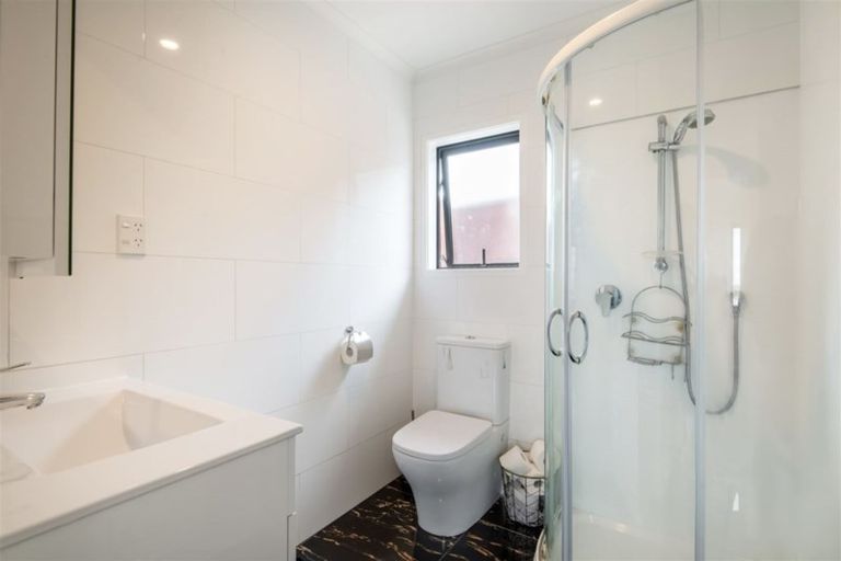 Photo of property in 9 Edgware Road, West Harbour, Auckland, 0618