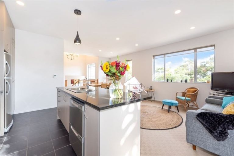 Photo of property in 41d Terra Nova Street, Glen Eden, Auckland, 0602