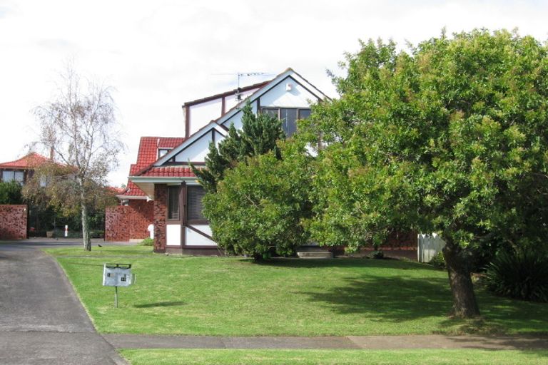 Photo of property in 1/16 Cornelian Crescent, Half Moon Bay, Auckland, 2012