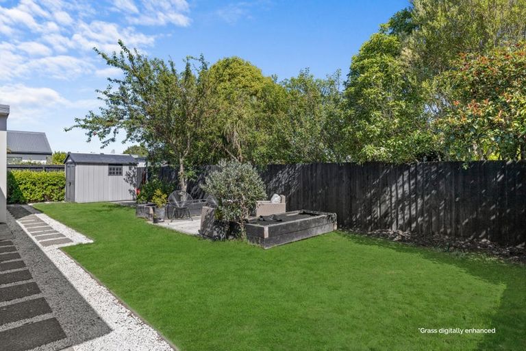 Photo of property in 10 Lakebridge Place, Parklands, Christchurch, 8083