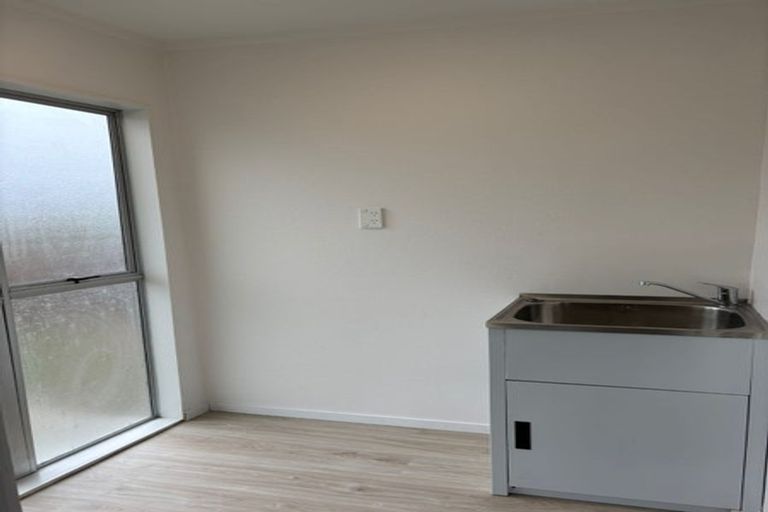 Photo of property in 2/23 Lyren Place, Half Moon Bay, Auckland, 2012