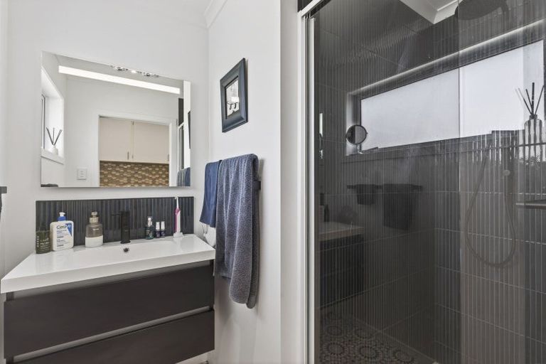 Photo of property in 18 Cowling Road, Hurdon, New Plymouth, 4310