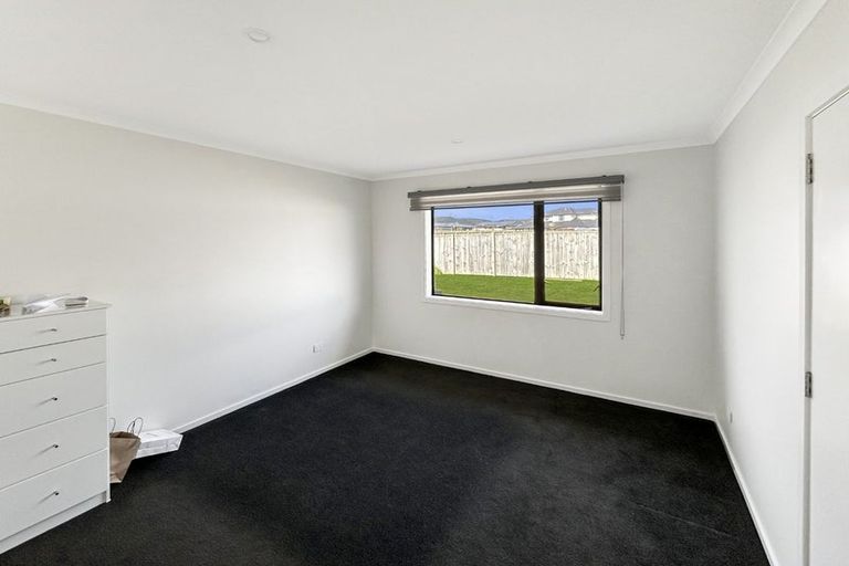Photo of property in 26 Sardinia Grove, Fitzherbert, Palmerston North, 4410