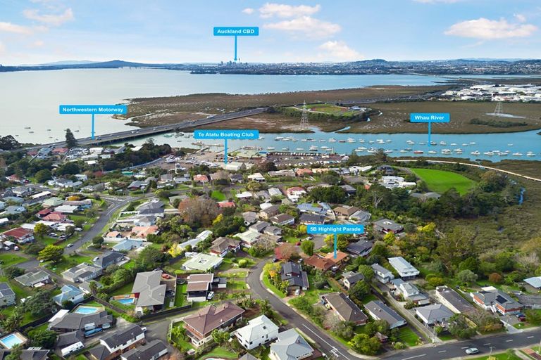 Photo of property in 2/5 Highlight Parade, Te Atatu South, Auckland, 0610