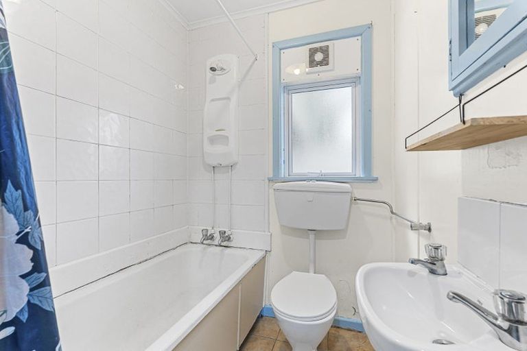 Photo of property in 55 Carrington Street, Lower Vogeltown, New Plymouth, 4310