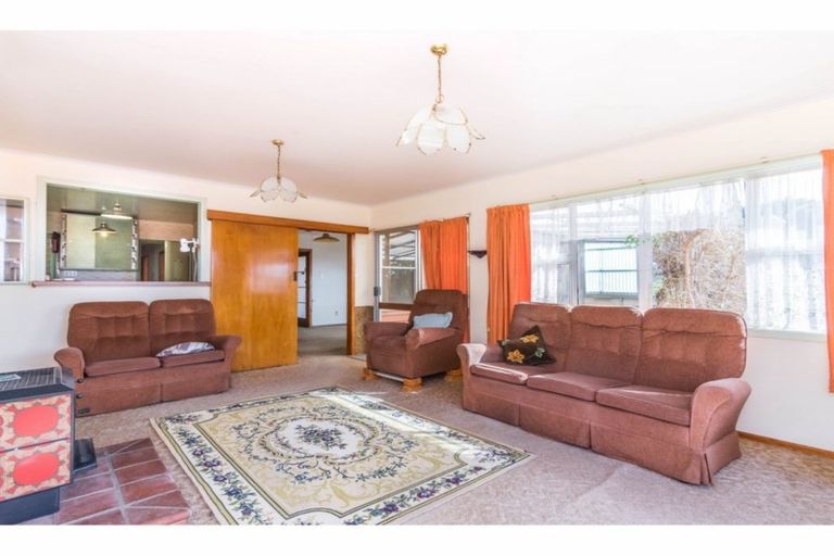 Photo of property in 8 Sarona Avenue, Glen Eden, Auckland, 0602