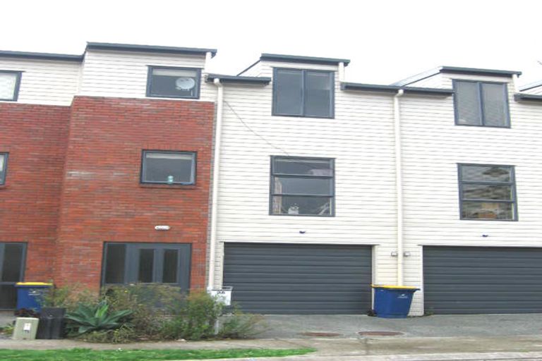 Photo of property in 26 Verdale Circle, Glen Eden, Auckland, 0602