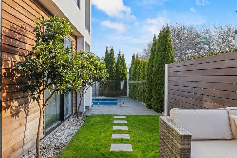 Photo of property in 62 Straven Road, Fendalton, Christchurch, 8014