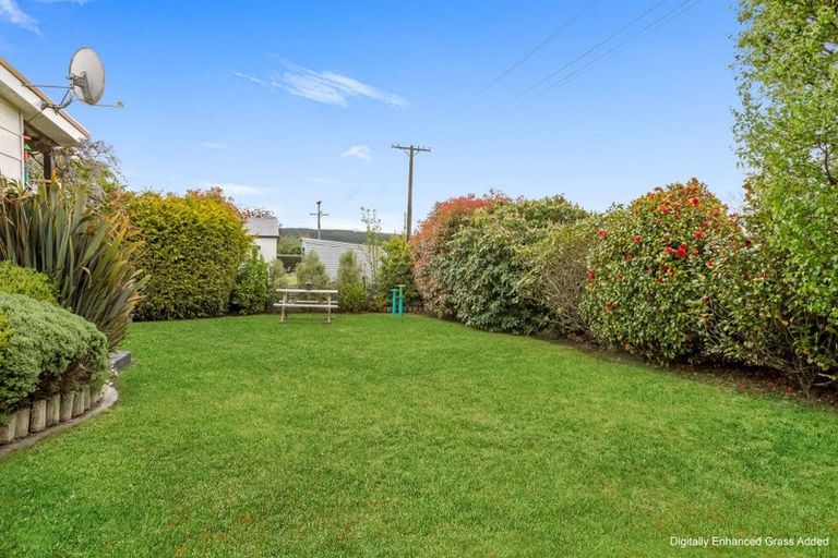 Photo of property in 64 Leamington Street, Waikaia, 9778