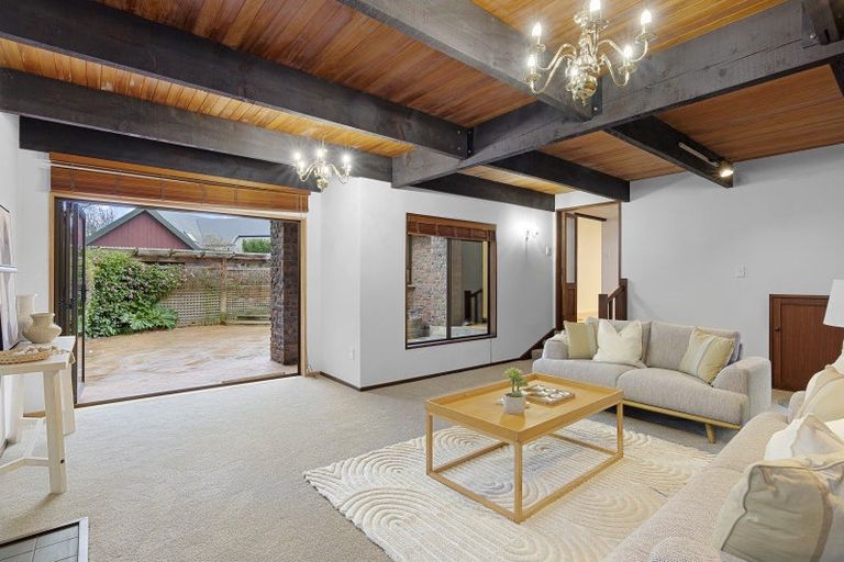 Photo of property in 86a Memorial Avenue, Ilam, Christchurch, 8053