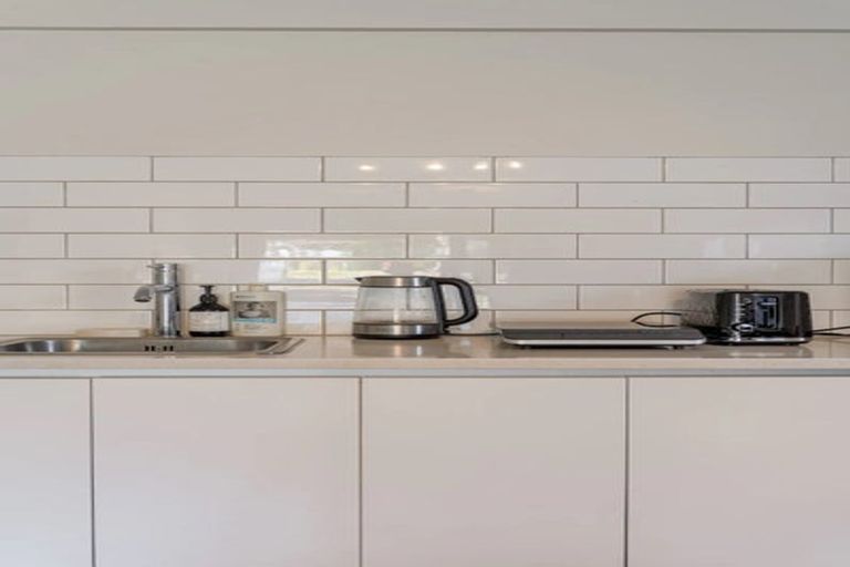 Photo of property in 4 Harford Place, Pakuranga Heights, Auckland, 2010