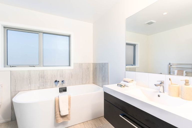 Photo of property in 9 Pine Hill Rise, Glenside, Wellington, 6037