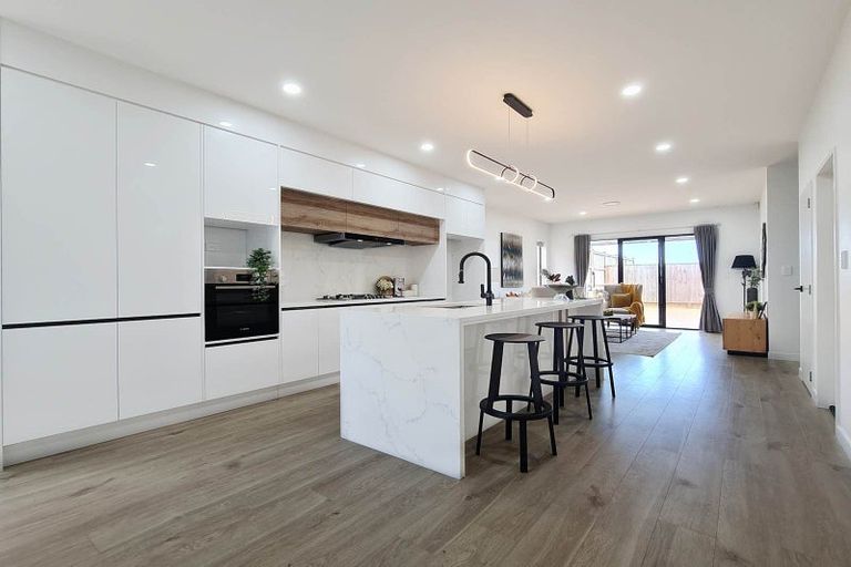 Photo of property in 4 Frontier Lane, Flat Bush, Auckland, 2019