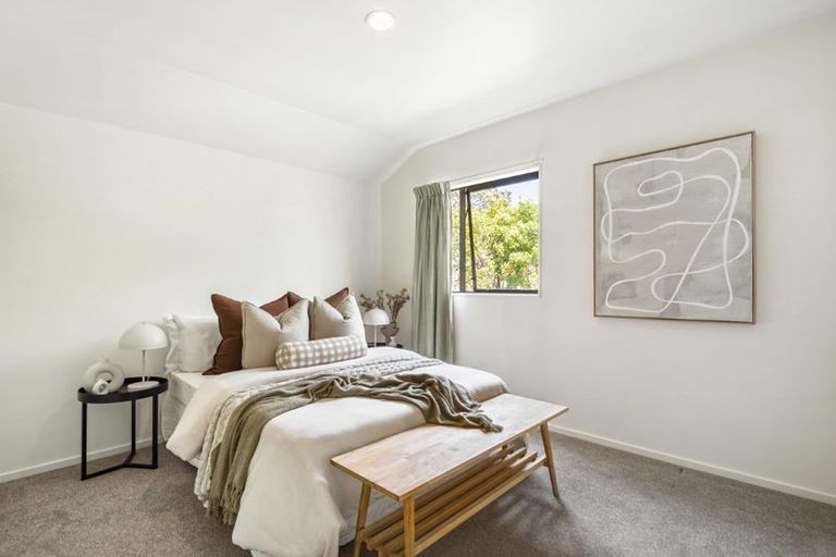 Photo of property in 1/26 Pannill Place, Oteha, Auckland, 0632