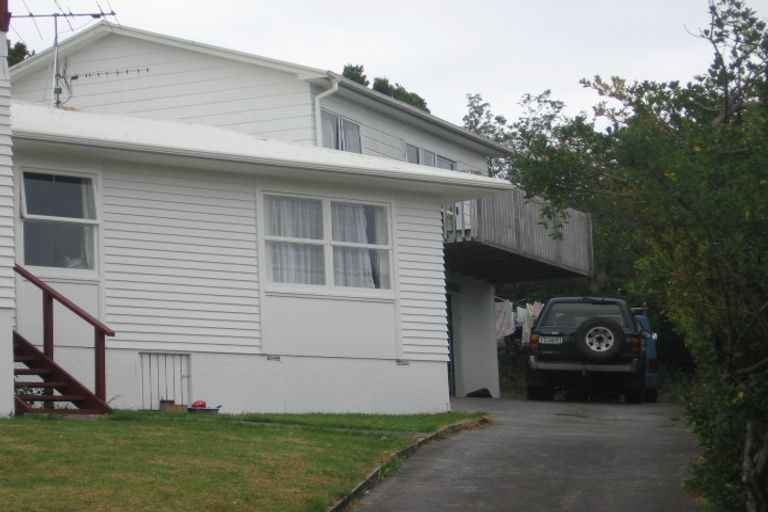 Photo of property in 18 Segedin Place, Glenfield, Auckland, 0629
