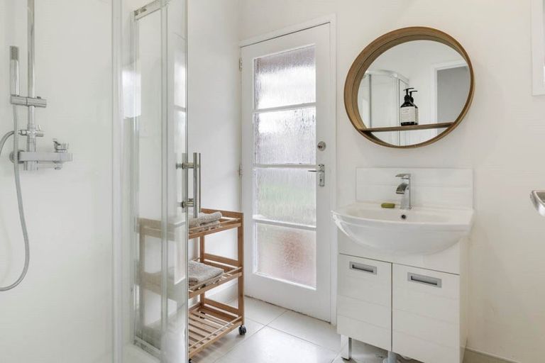 Photo of property in 2/152 Manuka Road, Bayview, Auckland, 0629