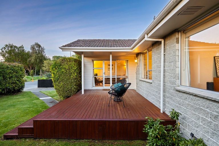 Photo of property in 42 Palatine Terrace, Saint Martins, Christchurch, 8022