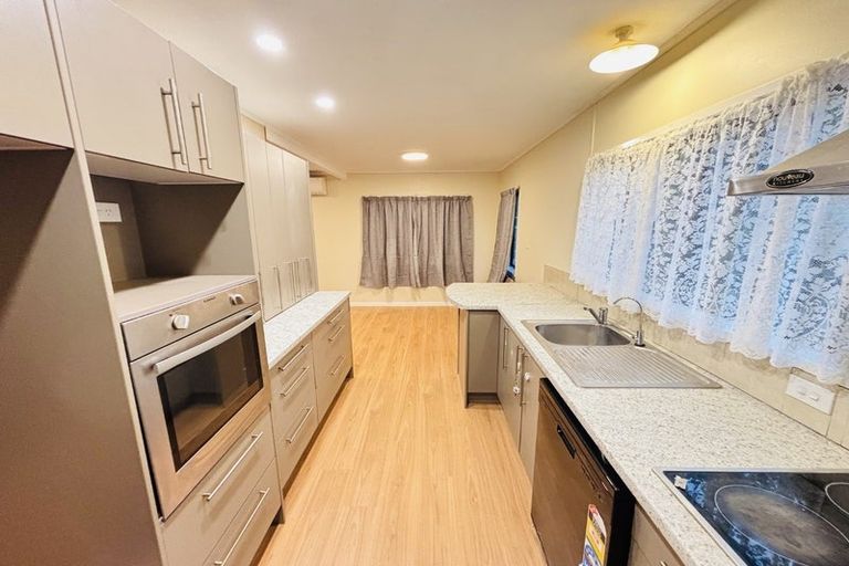 Photo of property in 19 Coey Place, Glen Eden, Auckland, 0602