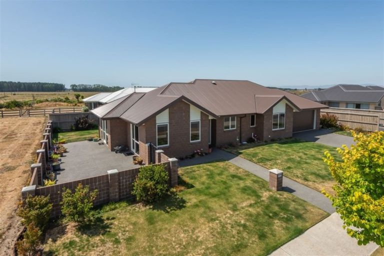 Photo of property in 48 Brockelbank Drive, Kaiapoi, 7630