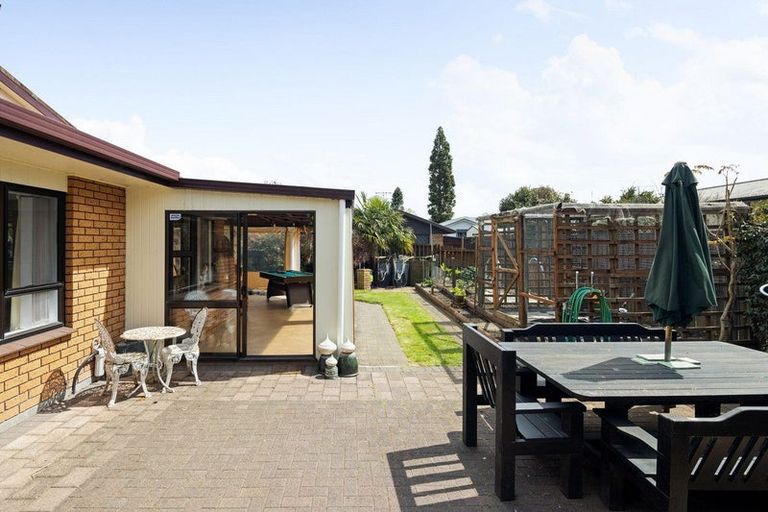 Photo of property in 251 Shakespeare Street, Leamington, Cambridge, 3432