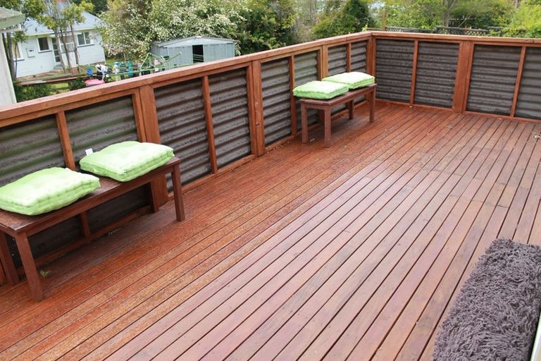 Photo of property in 43 Royal View Road, Te Atatu South, Auckland, 0610